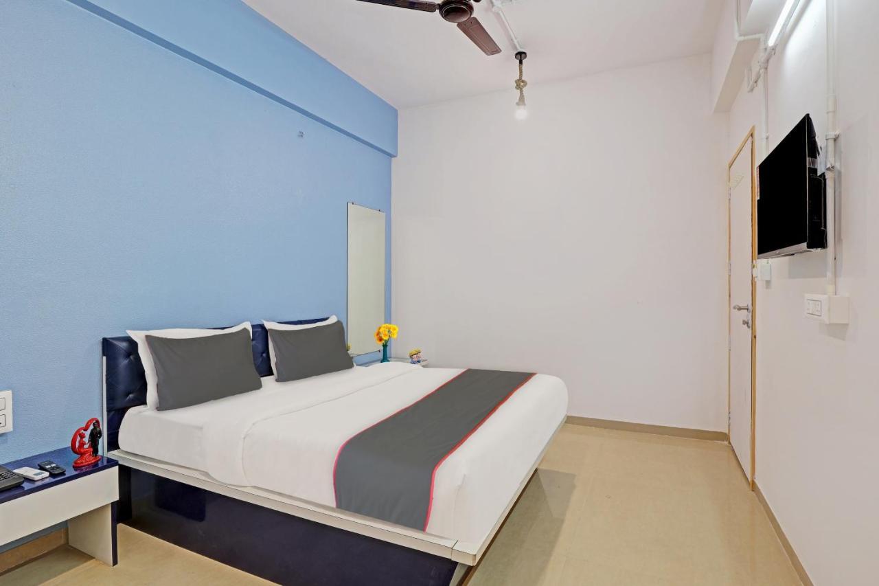 Hotel Solitaire, Best Luxurious Hotel Ac Rooms In סוראט מראה חיצוני תמונה