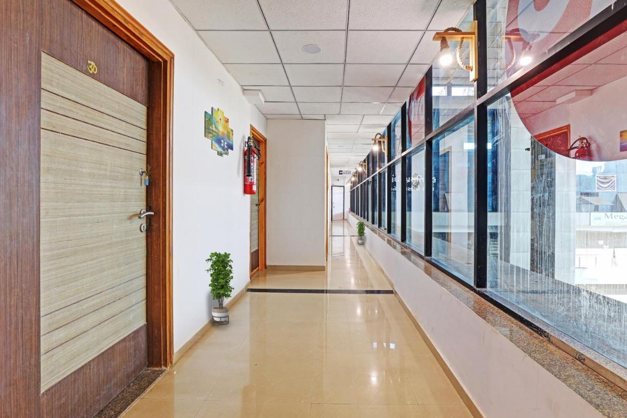 Hotel Solitaire, Best Luxurious Hotel Ac Rooms In סוראט מראה חיצוני תמונה
